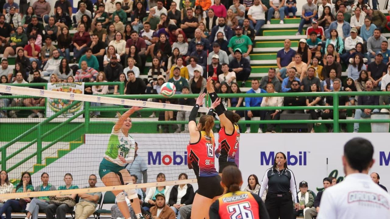 ¡Muralla Polaca! Klaudia Pawlik lidera el 6-0 de Coronelas 🇵🇱🏐🔥