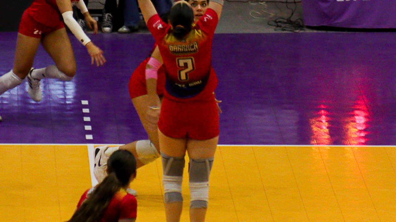 ¡Boleto a Semifinales! Coronelas barre a Gigantes y sella su clasificación con marca de 13-0 🏐🎟️🔥