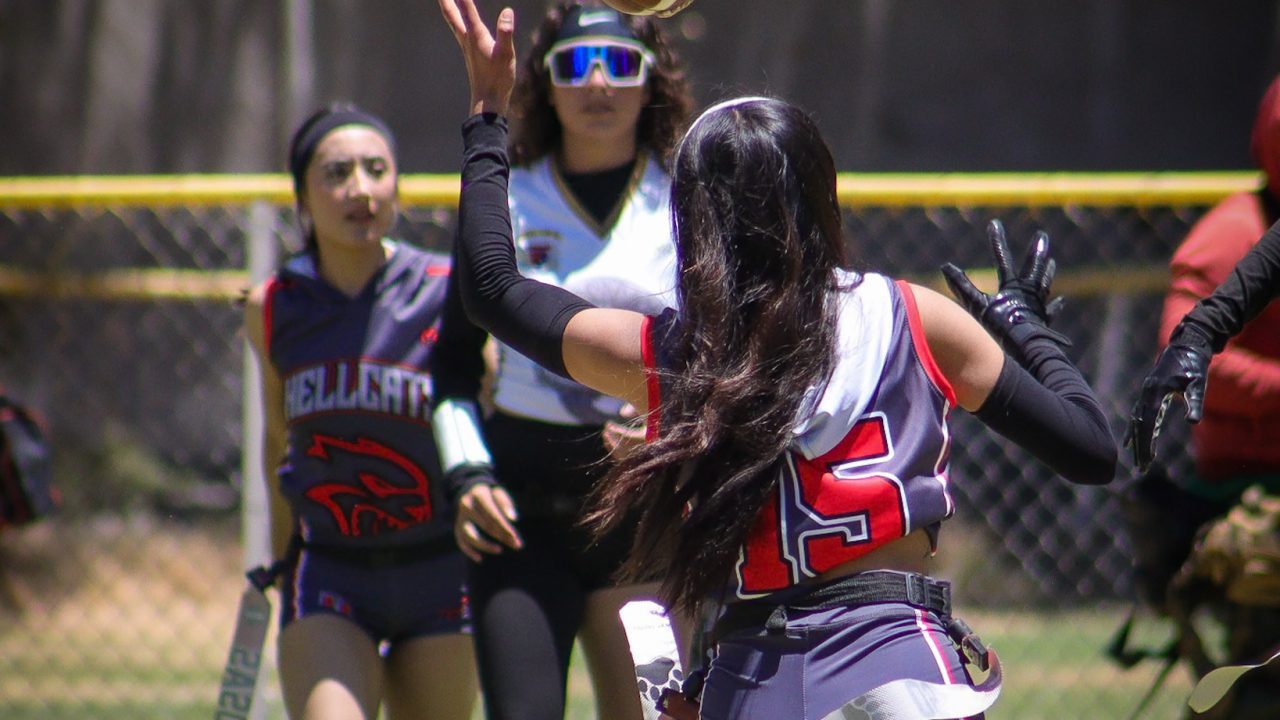 ​¡El tridente no cede en la Silver! 🏈🛡️