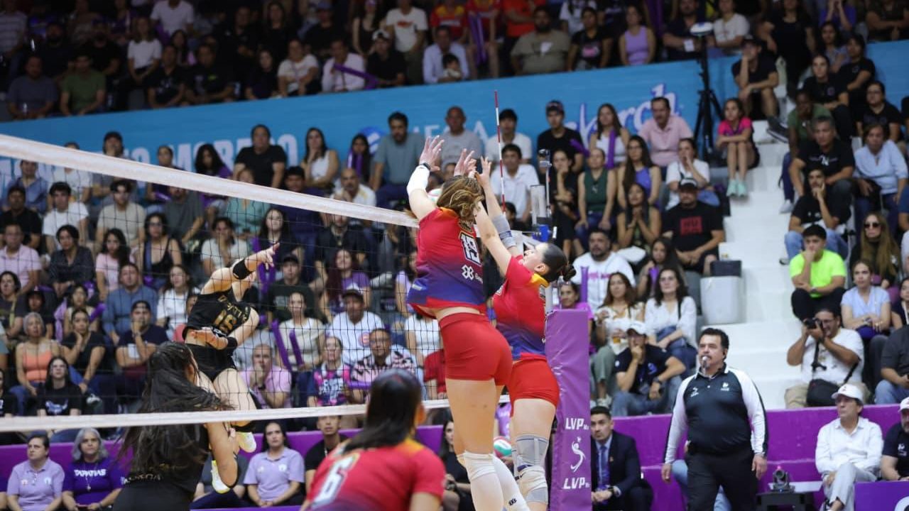 ¡Coronelas pega primero! 🏐🔥