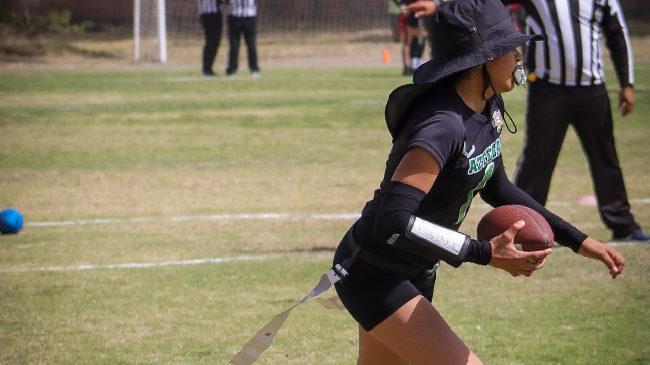 ¡Aztecas se aferra a la cima en la Copper! 🏈🔝